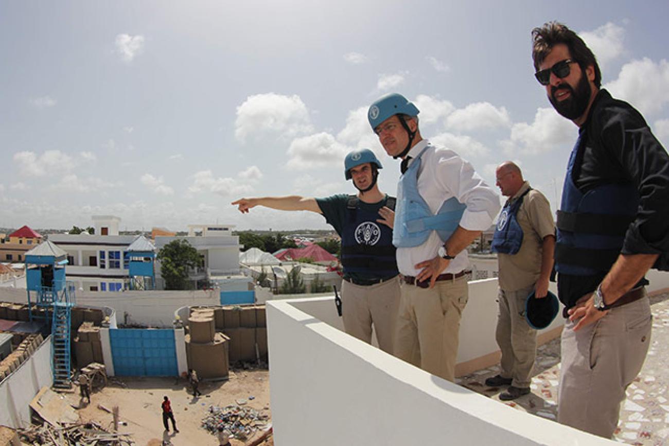 FAO emergency director tours the agency’s new offices in Mogadishu
